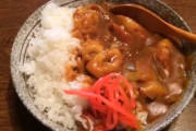 カレーに椎茸とちくわ入れる家庭って変わってたんやな
