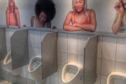 【視線】助平すぎるトイレ、発見されるw