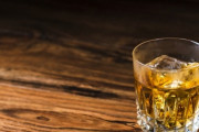 アメリカの企業「ウイスキーのたる熟成は時代遅れ。現代科学なら数日で生産可能」