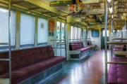 ●○○○○○● 電車内ワイ（端っこの席は座られとるなぁ…しゃーない）