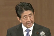【安倍首相会見】官邸職員が朝日新聞記者の腕つかむ　質問を制止