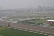 【動画】 札幌競馬場、突然の豪雨と雷でとんでもないことに・・ 天候調査で中断、停電も発生