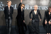 HYDEさん、175cmのYOSHIKIとほぼ変わらず。156cm説が公式に否定される