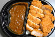 やりすぎ!? ローソンの47％増量「カツカレー」カツが多くてご飯が見えない！　[2/12]