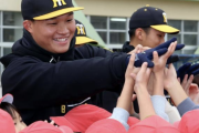 阪神　森下、門別ら１年目選手が野球教室　小学校で“森下フィーバー”