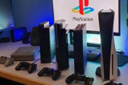 海外「PS5を買ったから全世代のプレイステーションを並べてみた！」プレイステーションシリーズのサイズ比較画像を見た海外の反応