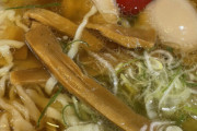 【悲報】ラーメン屋でまたもトマトが発見されてしまう