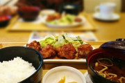 【食い尽くし系】食べ尽くしの人って大皿じゃなくて一人づつ盛ってあっても向かいの人のお皿のまで食べちゃうの？