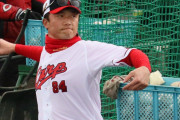 カープ新井良太コーチが中村奨成の打撃投手務める「とことん選手に付き合っていく」