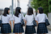 【私達は最強】弱者女性「顔の整った女子高生集団の『あたしたち最強感』ホント怖い」←18万いいね
