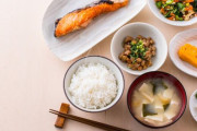 【悲報】この中で1番許せない食事のマナーあげてけｗｗｗｗｗｗｗｗｗｗｗｗ