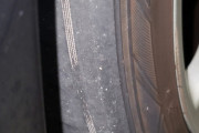 【緊急】車のタイヤに白い線みたいなの出てきたんだがｗｗｗｗｗｗ