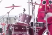 【動画】ゆるキャラがキッズコンサートでぶっ飛んでた件…海外の反応