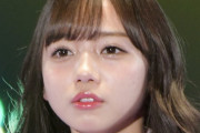 【画像あり】日向坂46の人気メンバー、なぜか片手だけ爪が短い