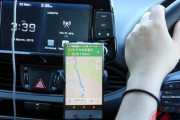 『車のナビ』を使わずにスマホのナビ使うやつｗｗｗｗｗｗ