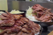韓国人「コスパ最高の日本のステーキ丼を紹介する」
