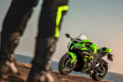 Kawasakiのバイクで緑以外の色選ぶやつなんなの？
