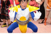 【画像あり】河村たかし、ベジータのコスプレをする