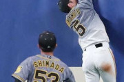 阪神・近本　執念スーパーキャッチ！フェンス激突も福留の大飛球捕った！