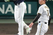 阪神・岩崎、あと2死でまさかの同点弾浴びる　9回1死から村上に被弾