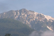 【北アルプス】「新型コロナ疑い」の遭難者　防護服やマスク着け、背負って下山