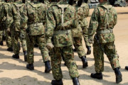 【悲報】自衛隊員の応募者10年で3割減、"第一線"で特に不足
