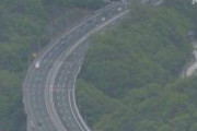 総理「GWは自粛」 国民「はい」→高速道路10km以上渋滞0、死亡事故0、新幹線特急利用95%減　これが日本
