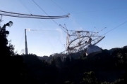 アレシボ天文台の電波望遠鏡が崩壊する様子を瞬間を捉えた公開！