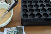 【画像】ヒキニートわい、たこ焼き器を買ったので、たこやきを作る🐙