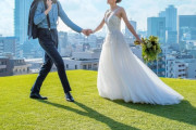 【速報】屋上で結婚式の前撮りを撮影しながら後ずさりしていたカメラマン、転落して重体