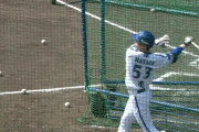 DeNA中川颯投手、打撃練習で柵越えを披露！
