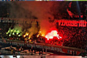 ◆悲報◆PSG×リヨン PSGのゴール裏発煙筒・打ち上げ花火・爆竹なんでもアリで地獄絵図