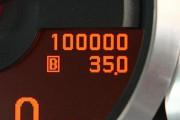 【知識】10万kmはサスガにヤバい？　クルマが丈夫になった今でも２桁万kmの中古車は避けるべきか