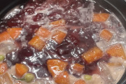 カレー作ってるんやがなんかすごい色してる
