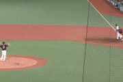 埼玉西武ライオンズの1塁ランナー、うっかり投手から目を逸らして牽制死