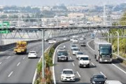 【交通】高速道路の追越車線「2kmまで走り続けても捕まらない」という都市伝説は本当か？