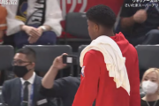 世界のひぃちゃんVIP席でNBA観戦中