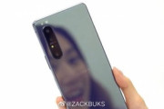 ｢Xperia 1 II｣の背面はミラー加工でオシャレ