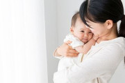2歳息子が半泣きで両手万歳で要求してくるんだけど　→息子「抱っこしようかな～？」