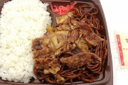【朗報】セブン新作 「大盛りごはん！焼きそば弁当」 ５００円