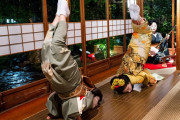外国人「名古屋の芸者さんはシャチホコ踊りをするらしいぞ！」