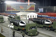 北朝鮮、軍事パレードで新型SLBM公開