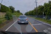 【悲報】煽り運転するも車間距離詰めすぎてぶつけてしまう（動画あり）