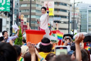 【LGBT団体の街宣活動で歓声】蓮舫氏「東京からレインボーの道を切り開くわよ！！」昔踊っていた曲を流され酔いしれるｗｗｗ
