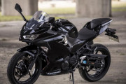 バイク買おうと思ってるんだけどCBR400RとNINJA400どっちが良い？