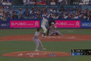 ドジャース、初回にフリーマンのタイムリーツーベースで大谷が一塁から生還し先制！フリーマンは前日から二打席連続タイムリー！！！！！！！！！