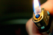 【動画】昭和のライター、あまりにも火の勢いが強すぎる
