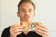 【朗報】登録者数世界一のYouTuber・PewDiePie「日本人さあ、このチョコモナカジャンボって何だい？」