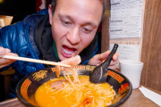 海外「おいしいよね！」世界をめぐる食レポユーチューバーが本店で一蘭ラーメン初体験