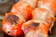 勘違い女「焼き鳥めっちゃ好き！ミニトマトをベーコンで巻いた奴とか！！」